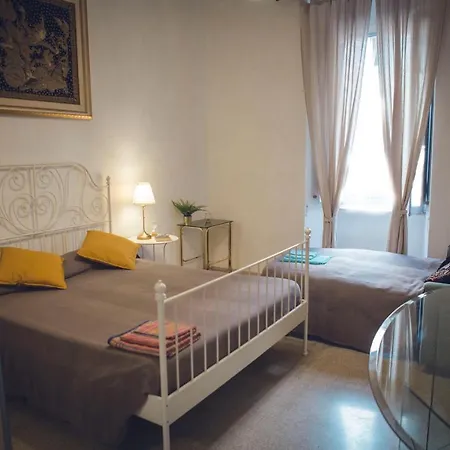 Bed & Breakfast Da Alessia Per Dormire Al Coppedé